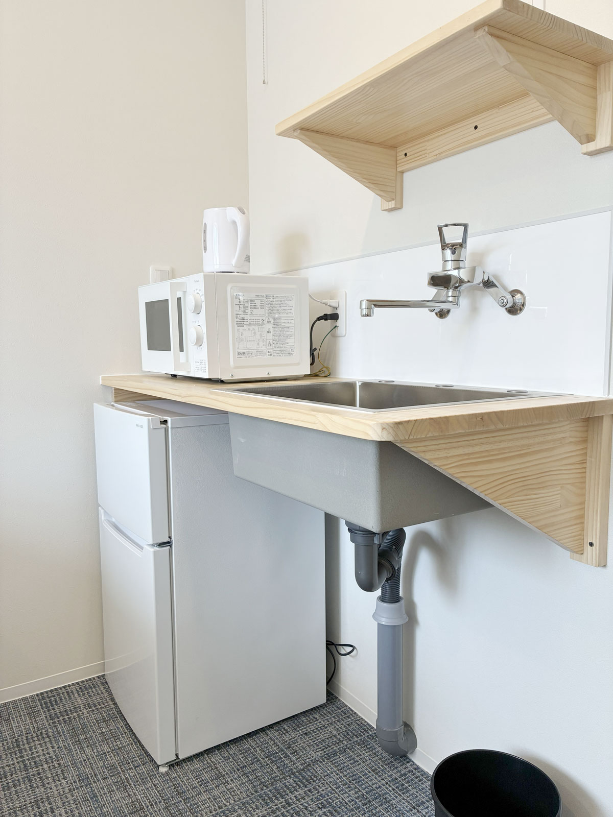 IHコンロ・電子レンジ付きのキッチン